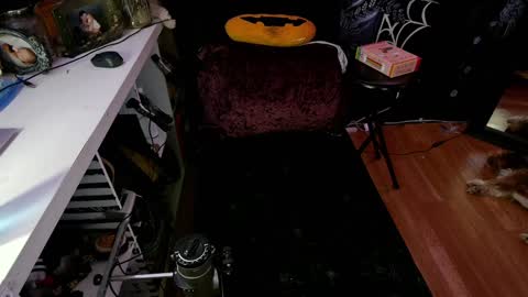 Giggles online show from 12-12-24, 03:48