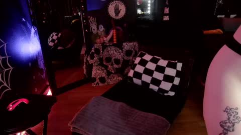 Giggles online show from 12-29-24, 06:49