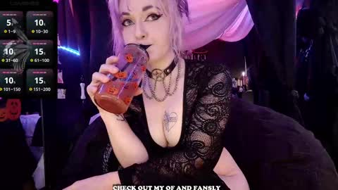 Giggles online show from 09-25-25, 05:49