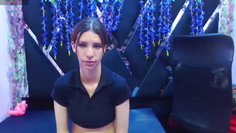 Snapshot of gigi_glase chatting on 09-16-25, 09:27 gigi glase online show from 09-16-25, 09:27