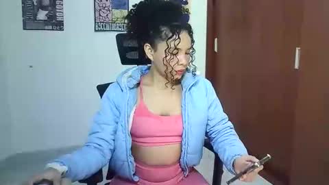 GIGI STCOTT online show from 12-22-25, 01:46