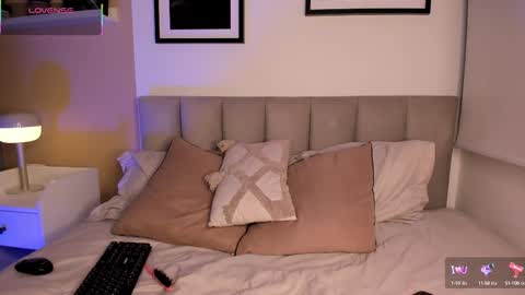 GIGI online show from 09-09-25, 04:34