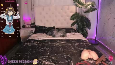 Snapshot of gigi_zahir chatting on 10-28-25, 06:06 Catty Zahir online show from 10-28-25, 06:06