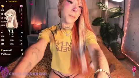 Snapshot of gigi_zahir chatting on 11-16-25, 01:22 Catty Zahir online show from 11-16-25, 01:22