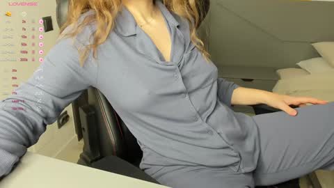 gigihadd online show from 01-23-25, 02:50