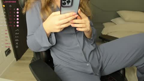 gigihadd online show from 01-23-25, 05:52