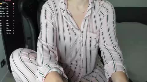 gigihadd online show from 10-25-25, 01:07