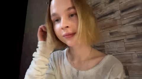 Snapshot of gigikray chatting on 10-04-25, 12:14 Molly online show from 10-04-25, 12:14