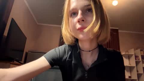Snapshot of gigikray chatting on 10-07-25, 07:11 Molly online show from 10-07-25, 07:11