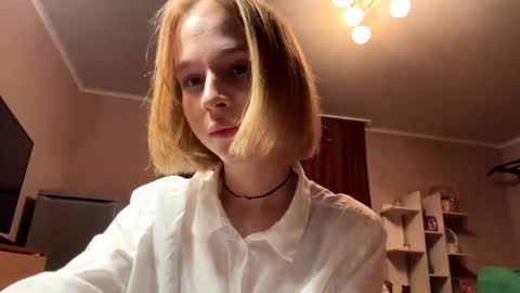 Snapshot of gigikray chatting on 10-08-25, 07:44 Molly online show from 10-08-25, 07:44