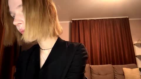 Snapshot of gigikray chatting on 10-14-25, 07:25 Molly online show from 10-14-25, 07:25