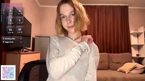 Snapshot of gigikray chatting on 10-15-25, 07:03 Molly online show from 10-15-25, 07:03