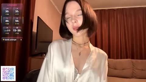 Snapshot of gigikray chatting on 10-17-25, 08:00 Molly online show from 10-17-25, 08:00