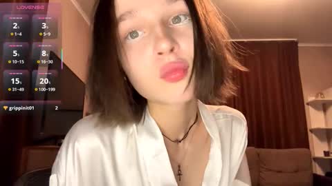 Snapshot of gigikray chatting on 10-21-25, 07:14 Molly online show from 10-21-25, 07:14