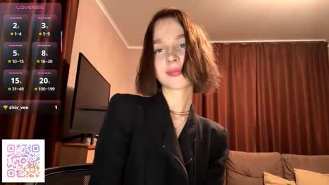 Snapshot of gigikray chatting on 10-22-25, 07:35 Molly online show from 10-22-25, 07:35