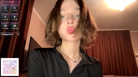 Snapshot of gigikray chatting on 11-30-25, 07:29 Molly online show from 11-30-25, 07:29