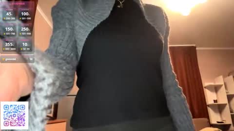 Snapshot of gigikray chatting on 12-04-25, 07:44 Molly online show from 12-04-25, 07:44