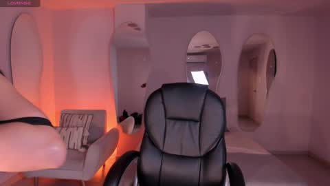 GIGI online show from 12-22-24, 11:54