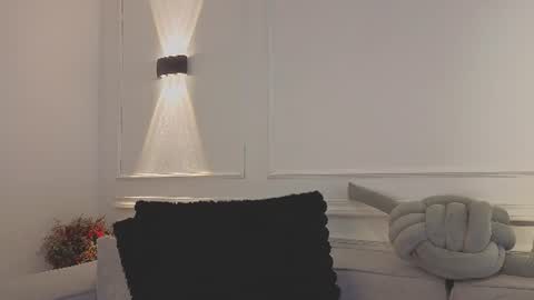 Giigii Hadid  online show from 07-17-26, 07:52
