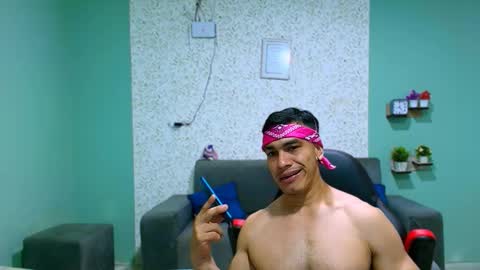 Snapshot of gilbert_marquez chatting on 03-12-25, 02:45 GILBERT online show from 03-12-25, 02:45