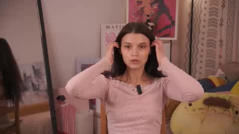 Snapshot of gimme_the_kiss chatting on 02-17-26, 08:11 Mia online show from 02-17-26, 08:11