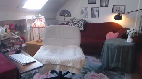 Gina online show from 06-10-26, 10:58