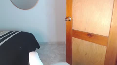 Snapshot of gined_love1 chatting on 12-29-24, 03:33 - online show from 12-29-24, 03:33