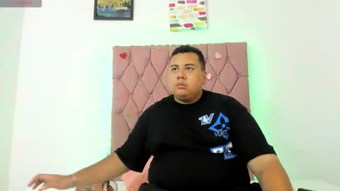 Snapshot of ginelawest chatting on 10-25-25, 04:20 Gine online show from 10-25-25, 04:20