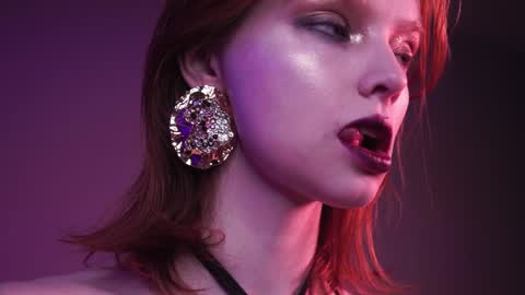 Snapshot of ginger_hugs chatting on 12-22-24, 10:15        im expecting 350 thumbs up on my altar   online show from 12-22-24, 10:15