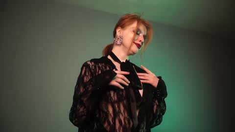 Snapshot of ginger_hugs chatting on 01-04-25, 10:13        im expecting 350 thumbs up on my altar   online show from 01-04-25, 10:13