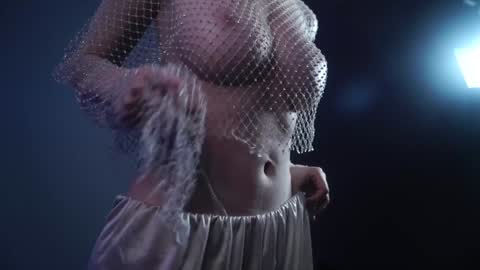 Snapshot of ginger_hugs chatting on 01-14-25, 04:25        im expecting 350 thumbs up on my altar   online show from 01-14-25, 04:25