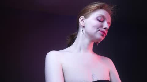 Snapshot of ginger_hugs chatting on 02-15-25, 04:25        im expecting 350 thumbs up on my altar   online show from 02-15-25, 04:25