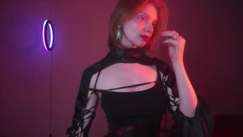 Snapshot of ginger_hugs chatting on 09-12-25, 10:21        im expecting 350 thumbs up on my altar   online show from 09-12-25, 10:21