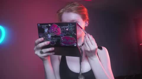 Snapshot of ginger_hugs chatting on 09-17-25, 10:11        im expecting 350 thumbs up on my altar   online show from 09-17-25, 10:11