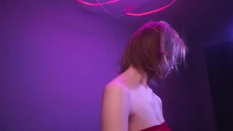 Snapshot of ginger_hugs chatting on 09-29-25, 10:14        im expecting 350 thumbs up on my altar   online show from 09-29-25, 10:14