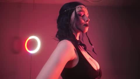 Snapshot of ginger_hugs chatting on 10-01-25, 10:16        im expecting 350 thumbs up on my altar   online show from 10-01-25, 10:16