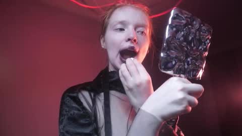 Snapshot of ginger_hugs chatting on 10-02-25, 10:06        im expecting 350 thumbs up on my altar   online show from 10-02-25, 10:06