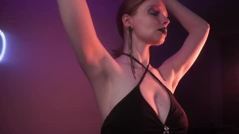 Snapshot of ginger_hugs chatting on 10-12-25, 10:42        im expecting 350 thumbs up on my altar   online show from 10-12-25, 10:42