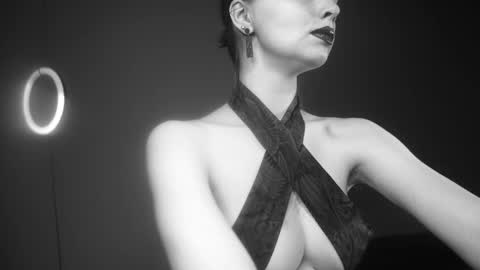 Snapshot of ginger_hugs chatting on 10-23-25, 10:19        im expecting 350 thumbs up on my altar   online show from 10-23-25, 10:19