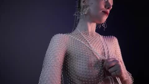        im expecting 350 thumbs up on my altar   online show from 02-17-26, 10:16