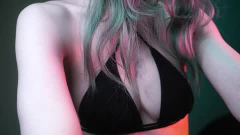        im expecting 350 thumbs up on my altar   online show from 04-21-26, 01:42