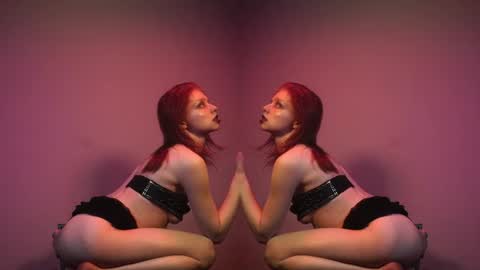 Snapshot of ginger_hugs chatting on 06-11-26, 02:53 im expecting 350 thumbs up on my altar online show from 06-11-26, 02:53