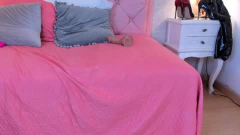 Snapshot of ginger_violetta chatting on 01-12-25, 10:33 Ginger online show from 01-12-25, 10:33