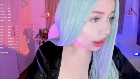 Snapshot of ginnywett chatting on 12-12-24, 12:55 Kendall online show from 12-12-24, 12:55