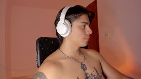 Snapshot of gio_russo chatting on 12-19-25, 06:59 GioRusso online show from 12-19-25, 06:59