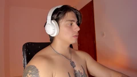 Snapshot of gio_russo chatting on 12-20-25, 08:27 GioRusso online show from 12-20-25, 08:27