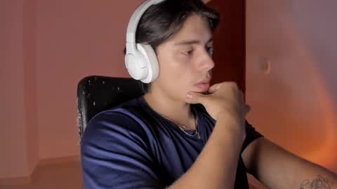 Snapshot of gio_russo chatting on 12-22-25, 10:29 GioRusso online show from 12-22-25, 10:29