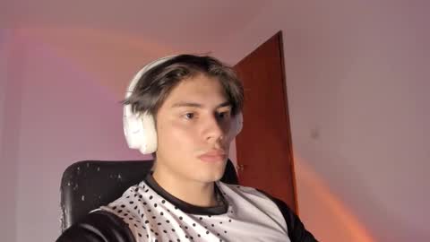 Snapshot of gio_russo chatting on 03-08-26, 12:30 GioRusso online show from 03-08-26, 12:30