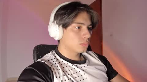 Snapshot of gio_russo chatting on 03-08-26, 02:04 GioRusso online show from 03-08-26, 02:04