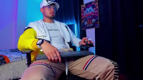 GIOMAR REYES online show from 01-12-25, 04:00